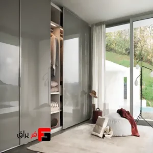 Inline comedy four-door electric synchronized symmetrical rail door mechanism